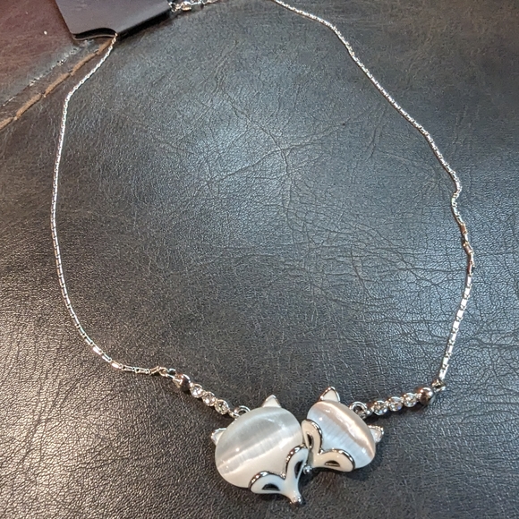 18 inch Fox Pendant Necklace - Picture 2 of 4